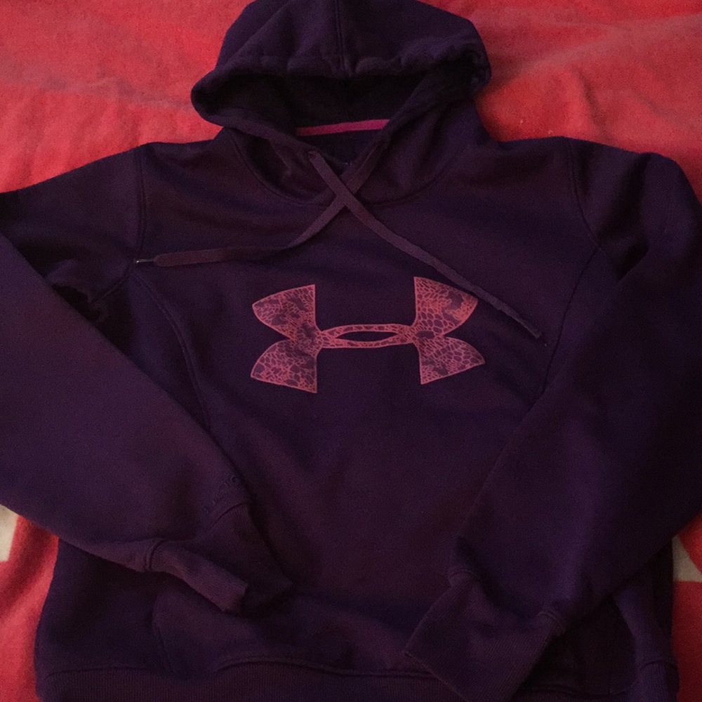 Under Armour sweatshirt